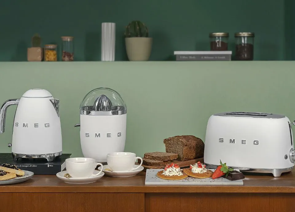 Exprimidor blanco, de Smeg.