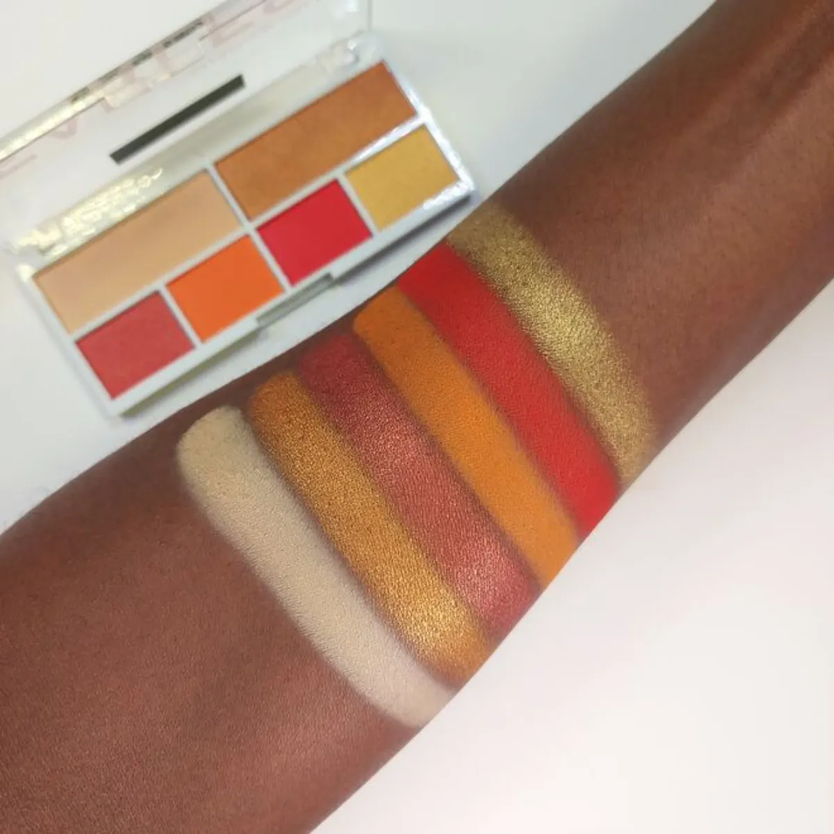 PALETA DE SOMBRAS COLOUR PLAY FEARLESS - OUTLET RELOVE